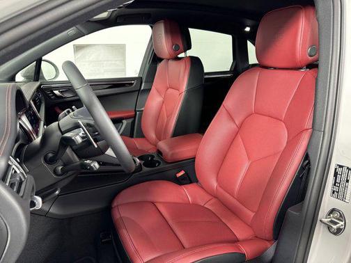2025 Porsche Macan AWD