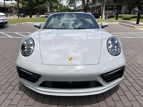 Chalk 2024 Porsche 911 Carrera 4S Cabriolet