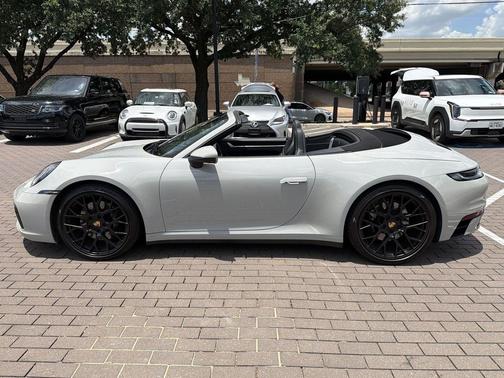 Chalk 2024 Porsche 911 Carrera 4S Cabriolet