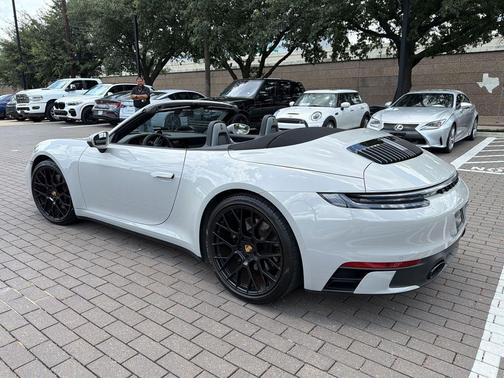 Chalk 2024 Porsche 911 Carrera 4S Cabriolet