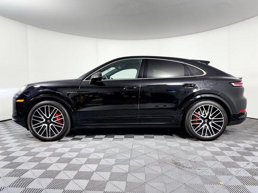 Chromite Black Metallic 2026 Porsche Cayenne Cayenne Turbo E-Hybrid