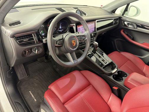 2025 Porsche Macan AWD