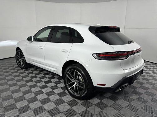 2025 Porsche Macan AWD