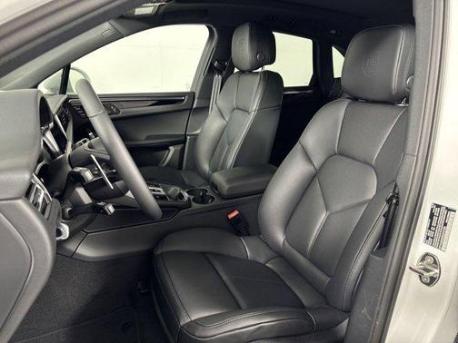 2025 Porsche Macan AWD