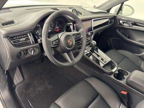 2025 Porsche Macan AWD