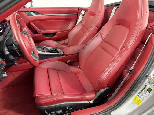 2022 Porsche 911 Carrera