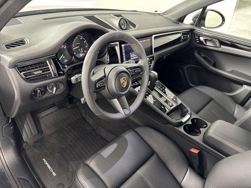 2025 Porsche Macan AWD