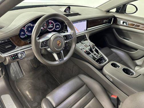 2018 Porsche Panamera Base