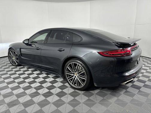2018 Porsche Panamera Base