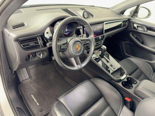 2024 Porsche Macan T