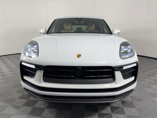Carrara White Metallic 2026 Porsche Macan Macan