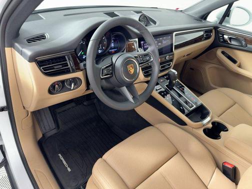 Carrara White Metallic 2026 Porsche Macan Macan