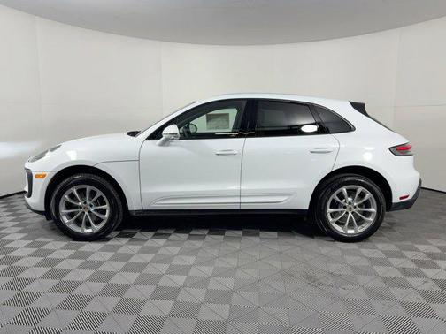Carrara White Metallic 2026 Porsche Macan Macan