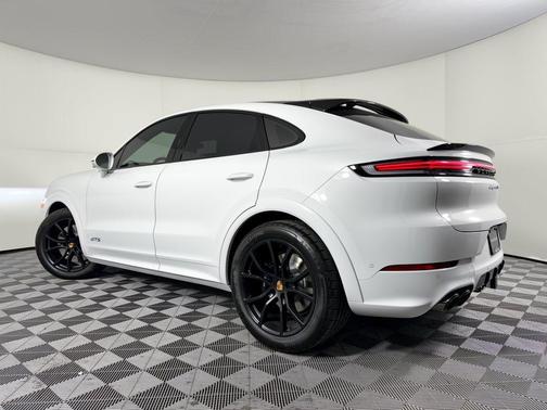 Carrara White Metallic 2026 Porsche Cayenne Cayenne GTS
