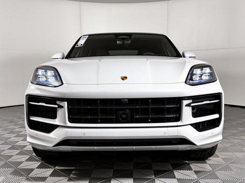 Carrara White Metallic 2026 Porsche Cayenne Cayenne GTS