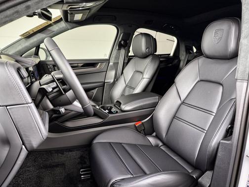 Carrara White Metallic 2026 Porsche Cayenne Cayenne GTS