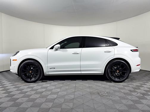 Carrara White Metallic 2026 Porsche Cayenne Cayenne GTS