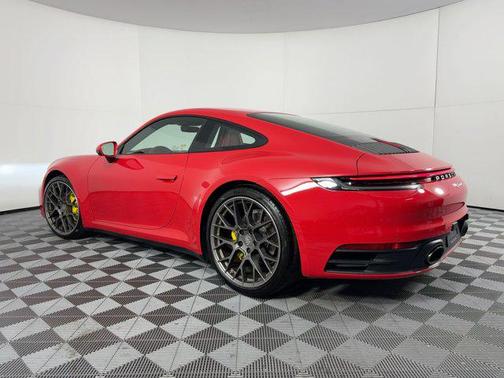 2022 Porsche 911 Carrera