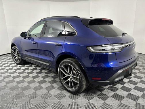 2025 Porsche Macan Base