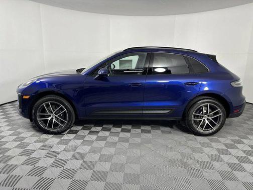 Gentian Blue Metallic 2025 Porsche Macan Macan