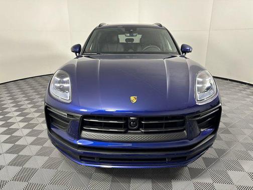 Gentian Blue Metallic 2025 Porsche Macan Macan