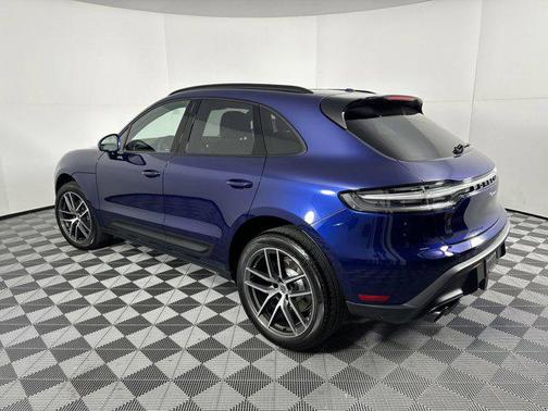 Gentian Blue Metallic 2025 Porsche Macan Macan