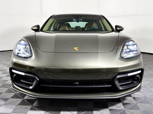 Aventurine Green Metallic 2023 Porsche Panamera 4S