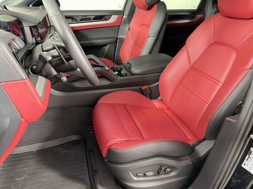 Chromite Black Metallic 2026 Porsche Cayenne Cayenne