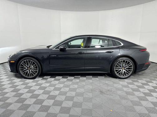 2025 Porsche Panamera 4
