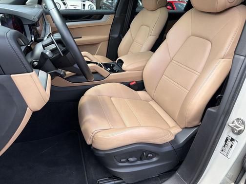 Cashmere Beige Metallic 2024 Porsche Cayenne S