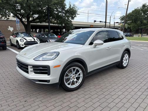 Cashmere Beige Metallic 2024 Porsche Cayenne S