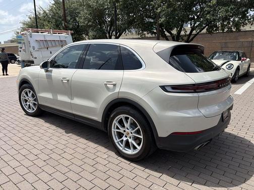 Cashmere Beige Metallic 2024 Porsche Cayenne S
