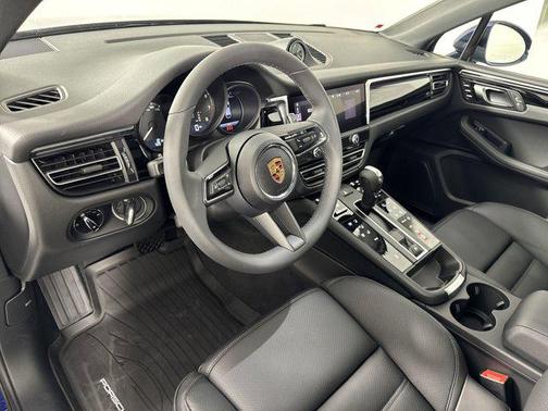 2025 Porsche Macan AWD