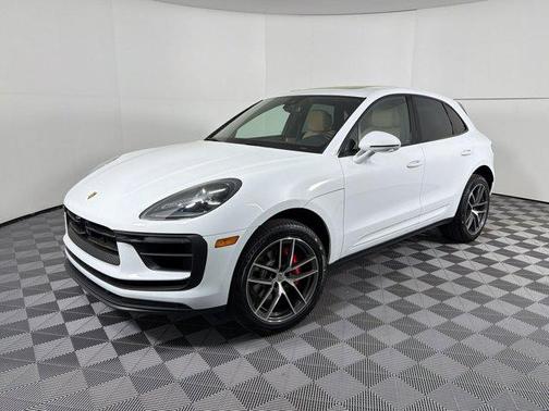 Carrara White Metallic 2026 Porsche Macan Macan S