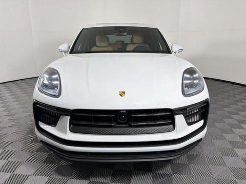 Carrara White Metallic 2026 Porsche Macan Macan S