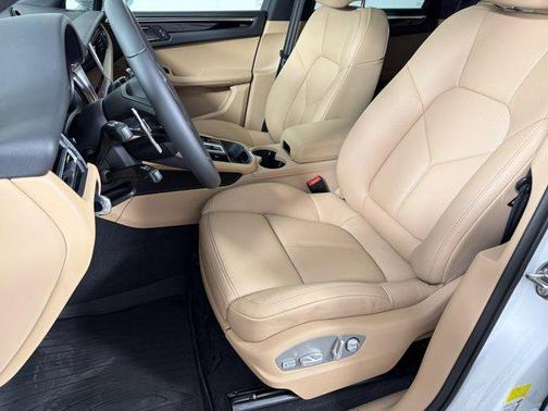 Carrara White Metallic 2026 Porsche Macan Macan S