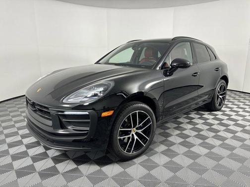 2025 Porsche Macan Base