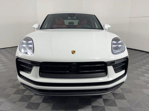 2026 Porsche Macan AWD