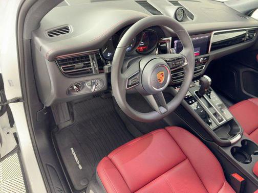 2026 Porsche Macan AWD