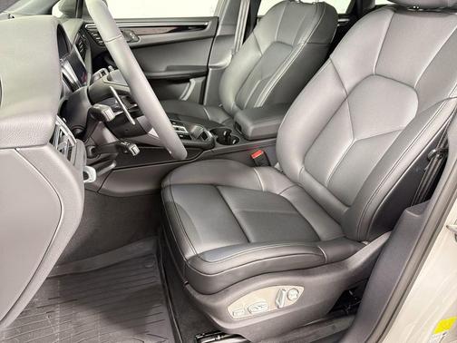 Chalk 2026 Porsche Macan Macan