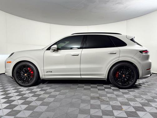 Chalk 2025 Porsche Cayenne Cayenne GTS