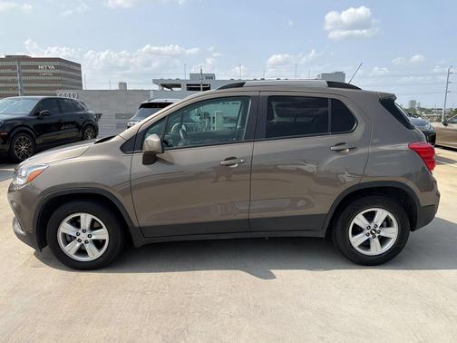 Stone Gray Metallic 2021 Chevrolet Trax LT