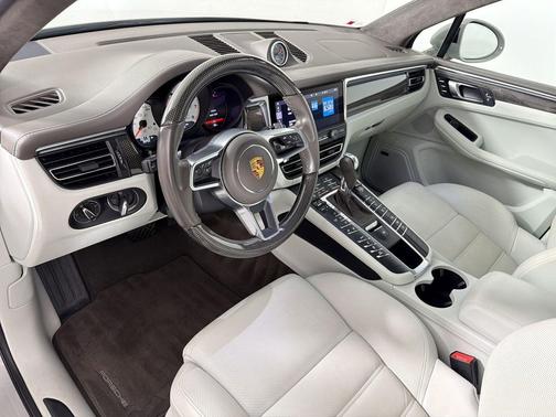 Chalk 2021 Porsche Macan Macan Turbo