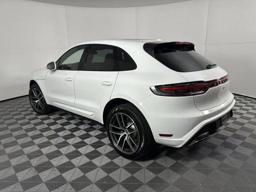 2025 Porsche Macan AWD