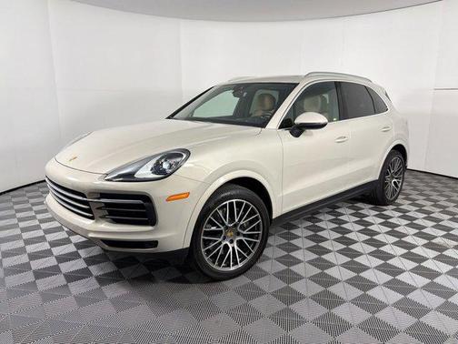Cashmere Beige Metallic 2021 Porsche Cayenne Cayenne