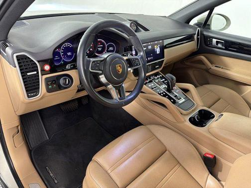 Cashmere Beige Metallic 2021 Porsche Cayenne Cayenne
