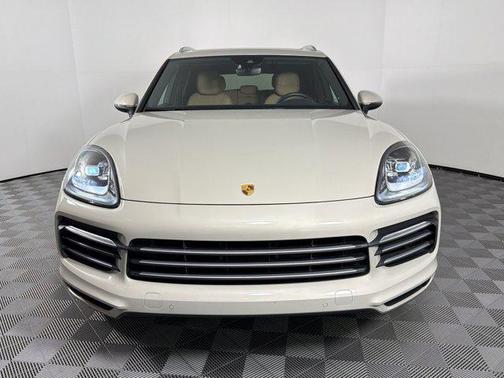Cashmere Beige Metallic 2021 Porsche Cayenne Cayenne