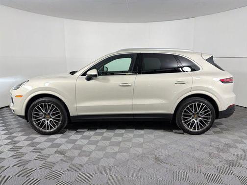 Cashmere Beige Metallic 2021 Porsche Cayenne Cayenne