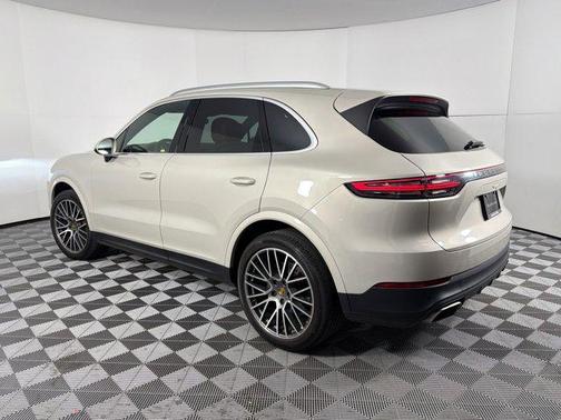 Cashmere Beige Metallic 2021 Porsche Cayenne Cayenne