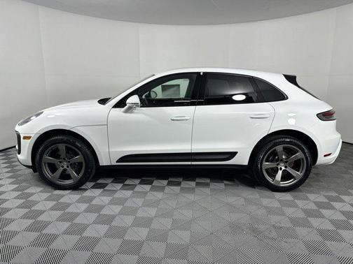 2025 Porsche Macan AWD